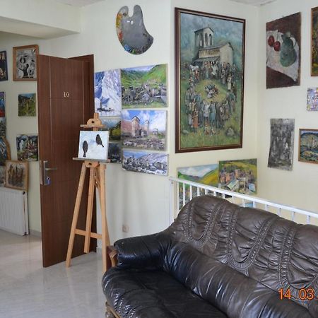 Hotel Gallery Mestia Buitenkant foto