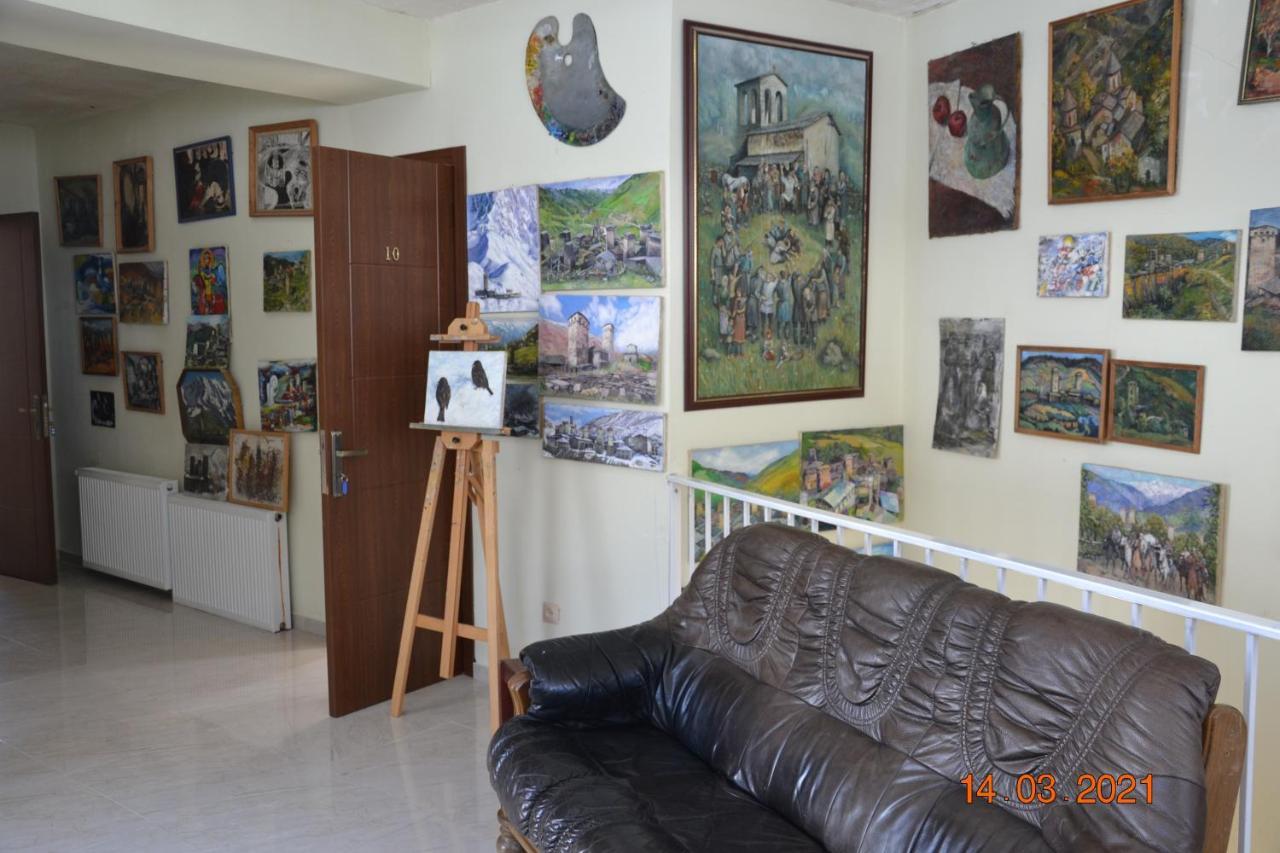 Hotel Gallery Mestia Buitenkant foto